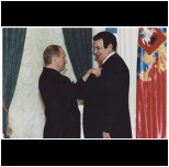 Владимир Путин награждает Муслима Магомаева "Орденом Почёта"